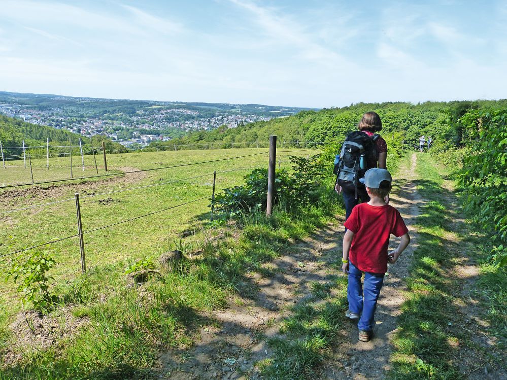 grüne Oasen im Ruhrgebiet, Höhenweg mit Kind.